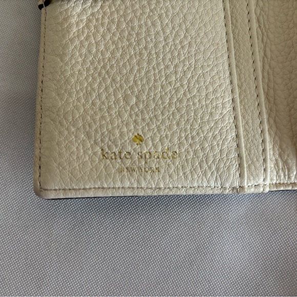 EUC Kate Spade New York blue bi-fold wallet - Picture 12 of 12